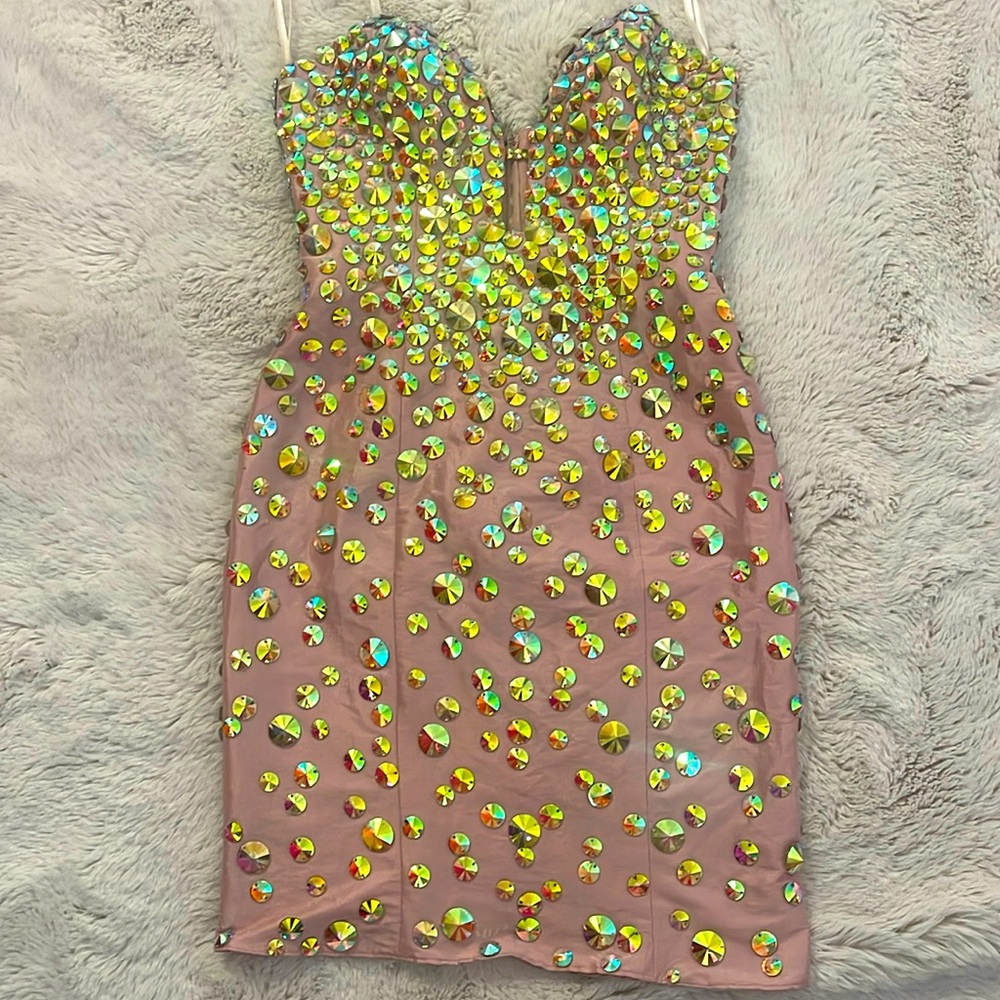 Mini- Dress - showstopper, stunning sweetheart neckline with deep- v.
